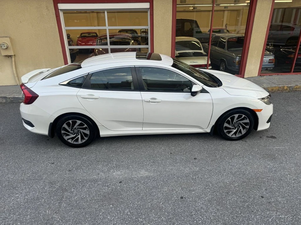 2016 Honda Civic 10th Gen - Image 10 of 24
