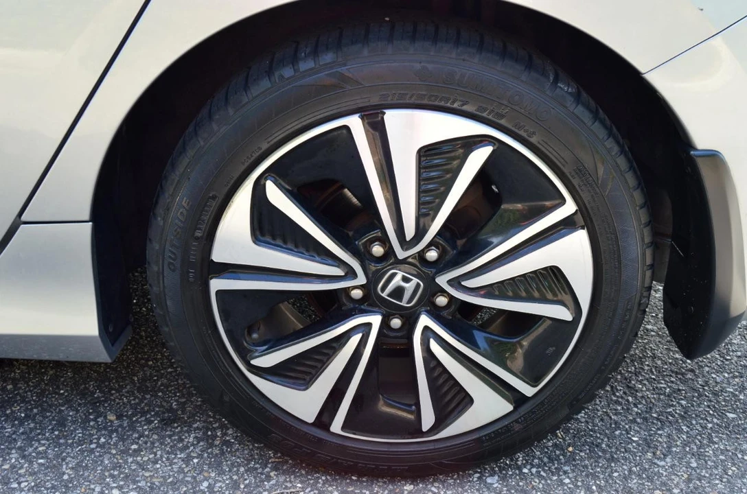 2016 Honda Civic 10th Gen - Image 13 of 29