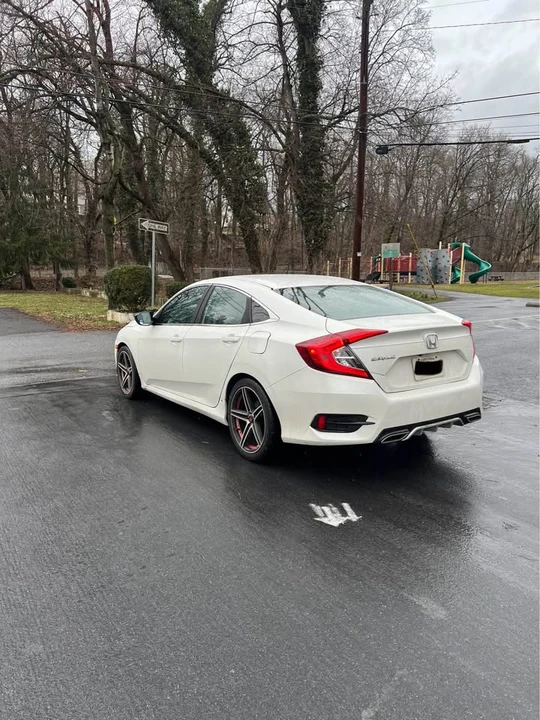 2016 Honda Civic 10th Gen - Image 4 of 13