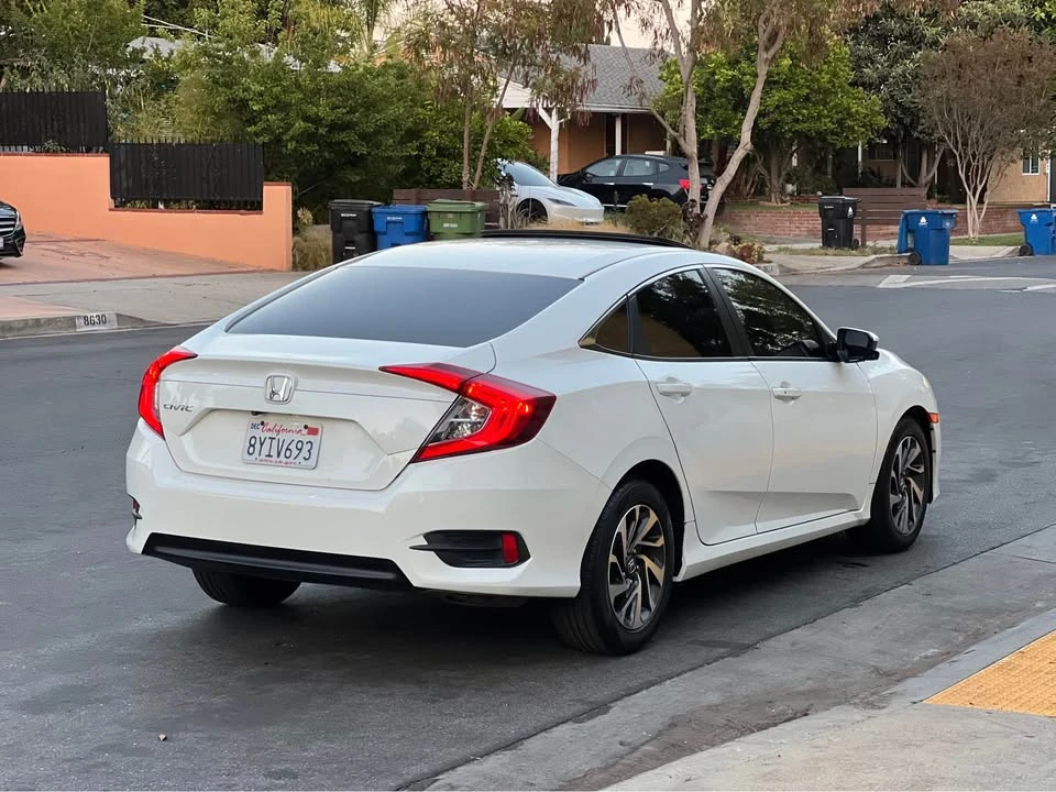 2016 Honda Civic 10th Gen - Image 4 of 17