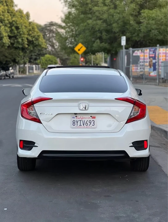 2016 Honda Civic 10th Gen - Image 5 of 17