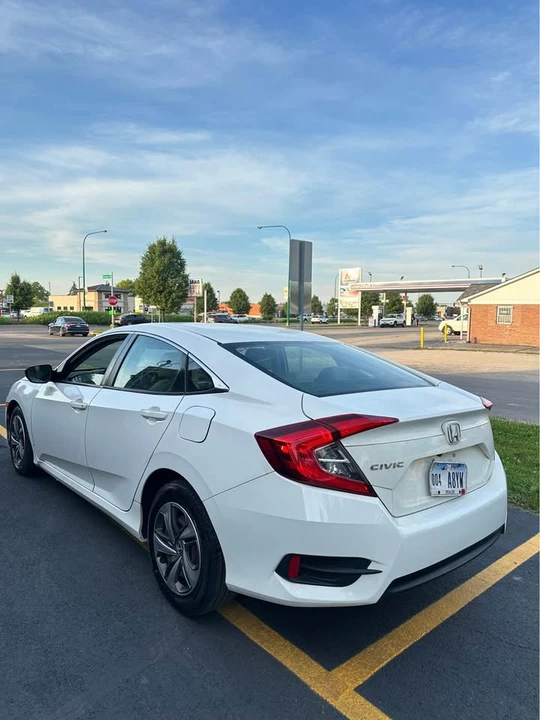 2016 Honda Civic 10th Gen - Image 6 of 8