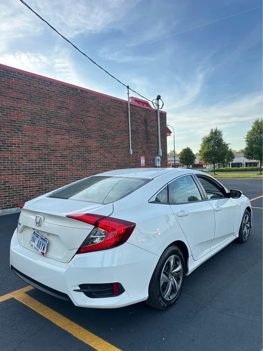 2016 Honda Civic 10th Gen - Image 4 of 8