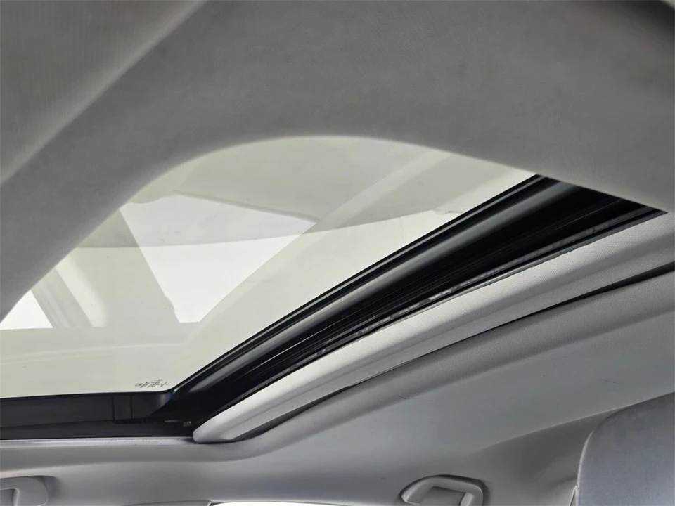2016 Honda Civic 10th Gen - Image 10 of 12