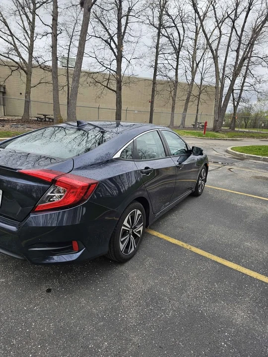2016 Honda Civic 10th Gen - Image 4 of 17