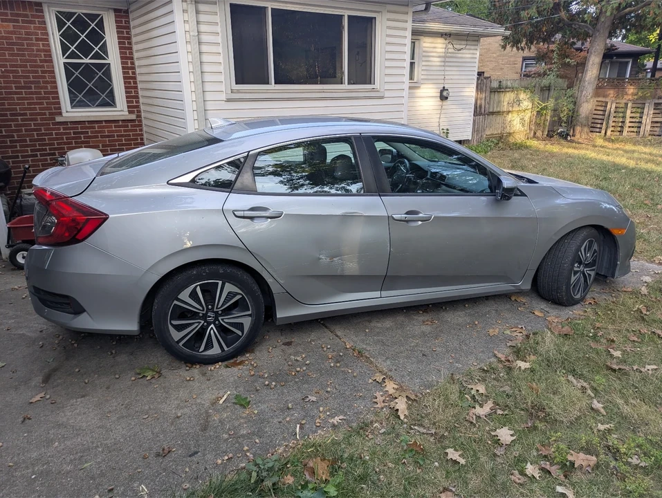 2016 Honda Civic 10th Gen - Image 5 of 9