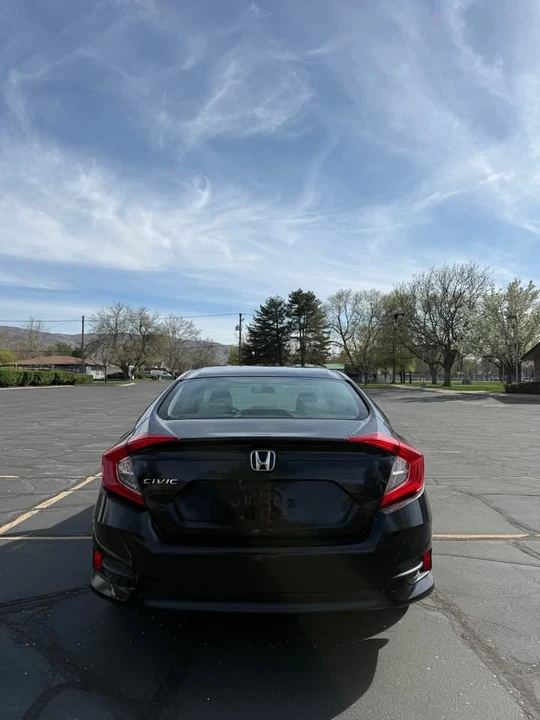 2016 Honda Civic 10th Gen - Image 6 of 11
