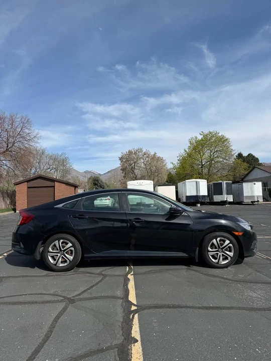 2016 Honda Civic 10th Gen - Image 4 of 11