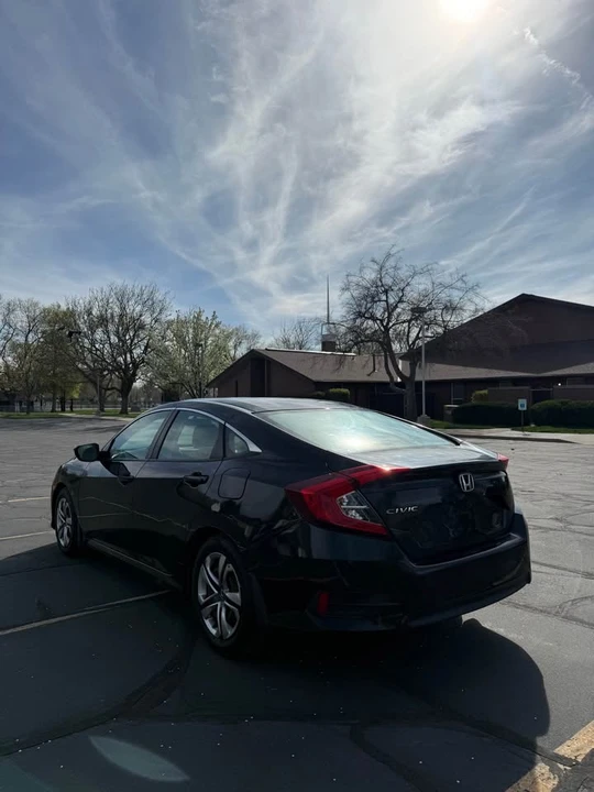 2016 Honda Civic 10th Gen - Image 7 of 11