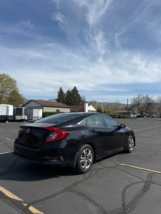 2016 Honda Civic 10th Gen - Image 5 of 11