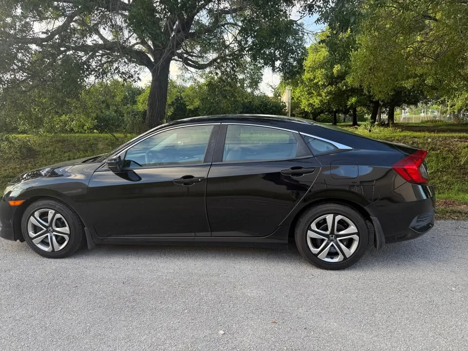 2016 Honda Civic 10th Gen - Image 2 of 9