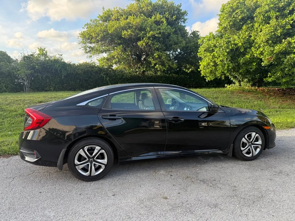 2016 Honda Civic 10th Gen - Image 7 of 9
