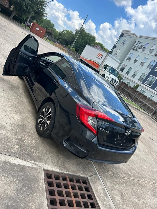 2016 Honda Civic 10th Gen - Image 7 of 20