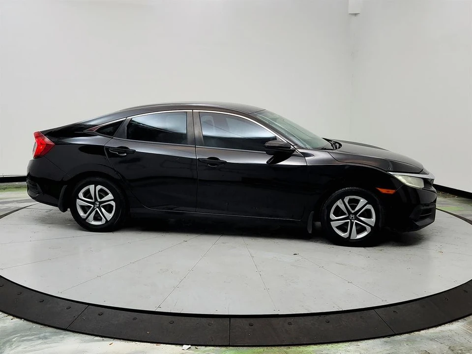 2016 Honda Civic 10th Gen - Image 4 of 12