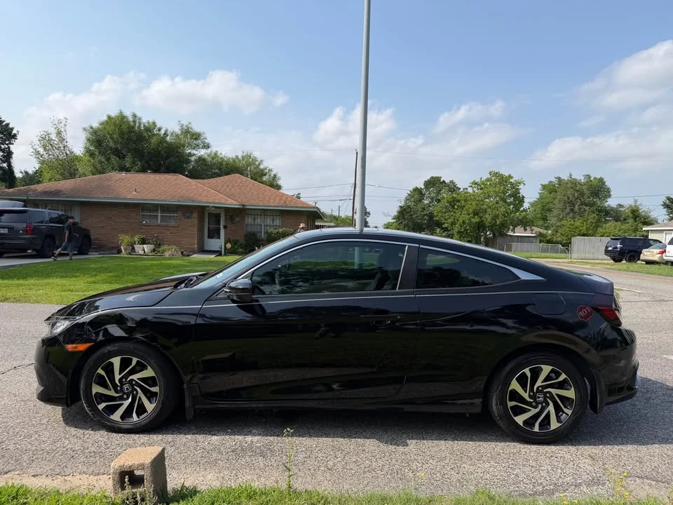2016 Honda Civic 10th Gen - Image 6 of 15