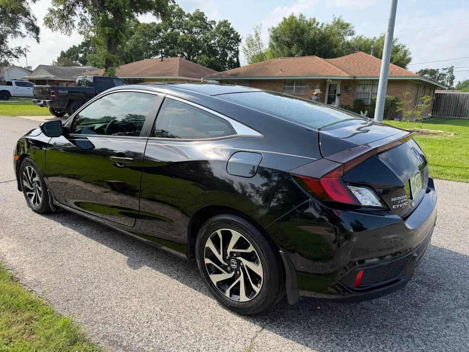 2016 Honda Civic 10th Gen - Image 5 of 15