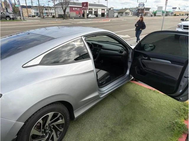 2016 Honda Civic 10th Gen - Image 7 of 9