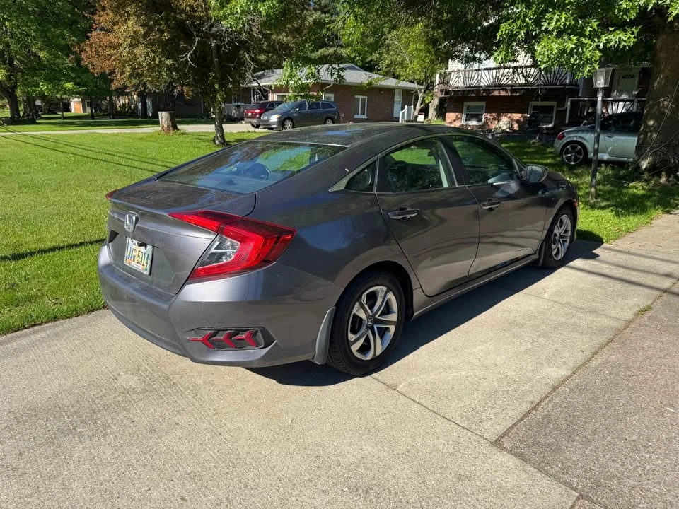 2016 Honda Civic 10th Gen - Image 2 of 10