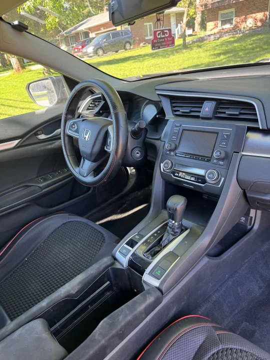 2016 Honda Civic 10th Gen - Image 6 of 10
