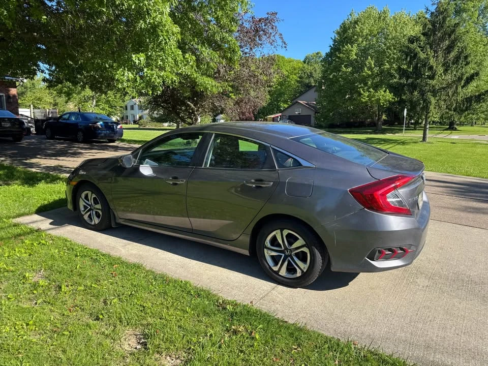 2016 Honda Civic 10th Gen - Image 4 of 10