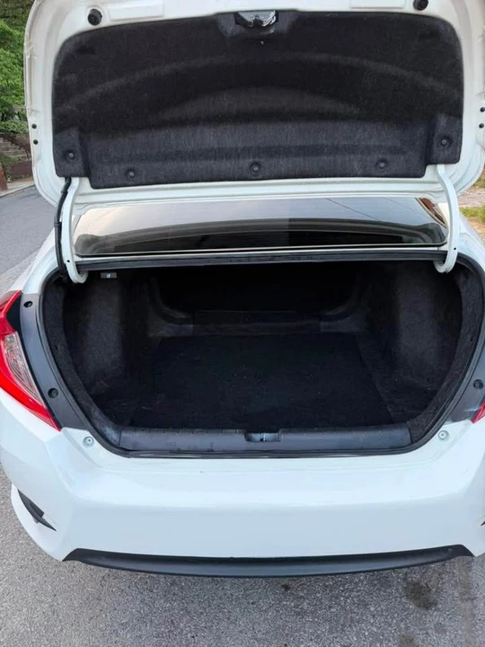 2016 Honda Civic 10th Gen - Image 9 of 11