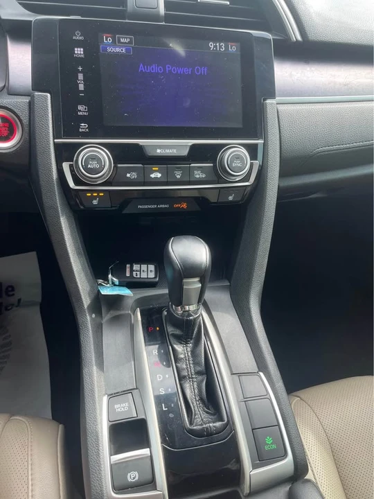 2016 Honda Civic 10th Gen - Image 9 of 11