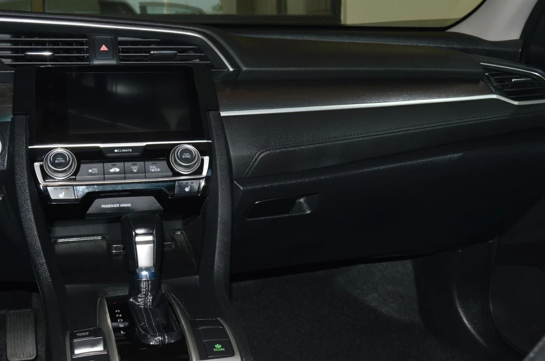 2016 Honda Civic 10th Gen - Image 17 of 29