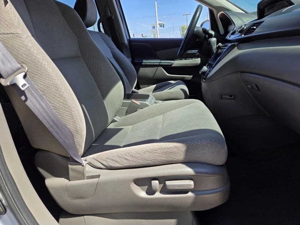 2016 Honda Odyssey - Image 13 of 19