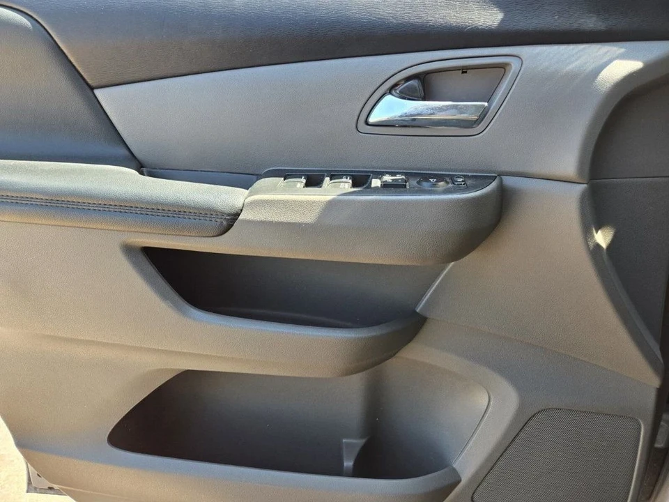 2016 Honda Odyssey - Image 15 of 19