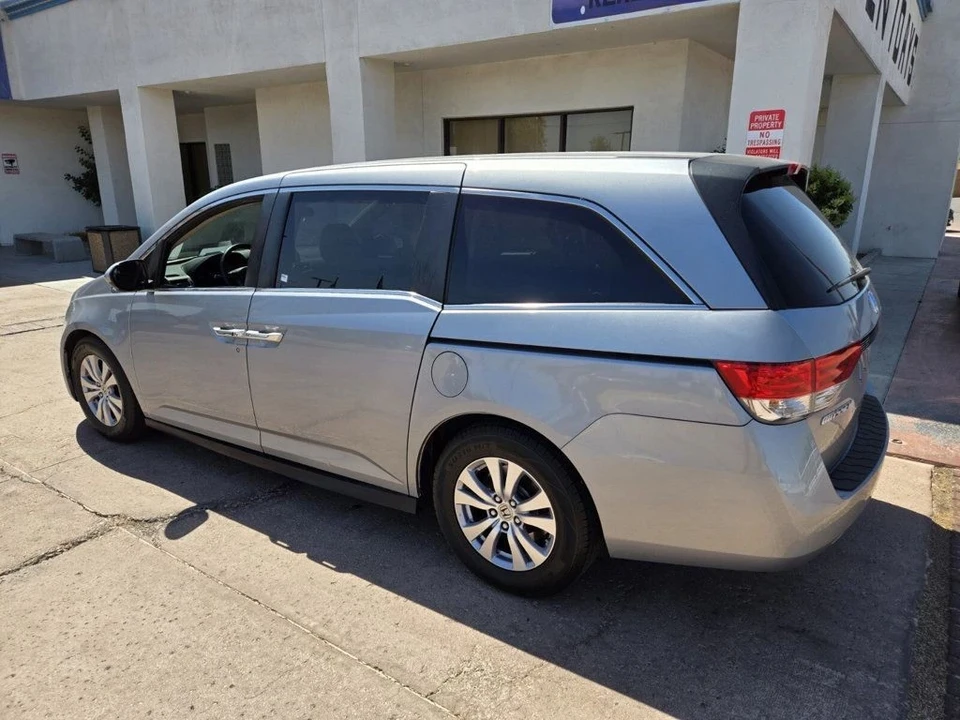 2016 Honda Odyssey - Image 2 of 12