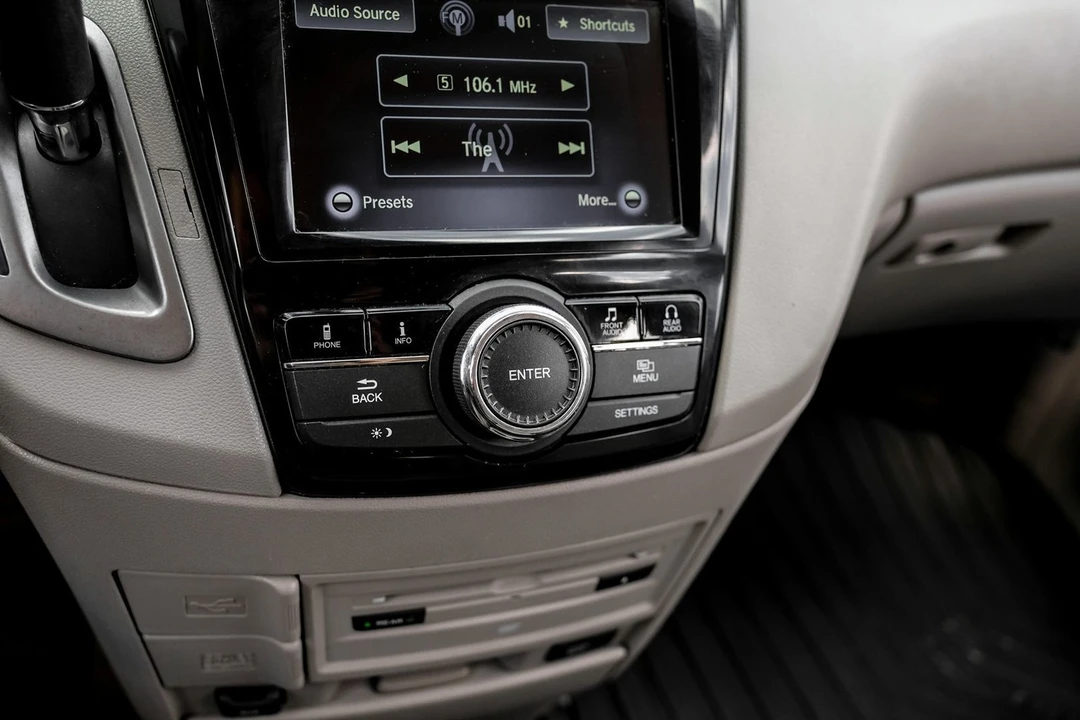 2016 Honda Odyssey - Image 17 of 21
