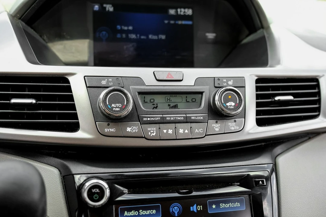 2016 Honda Odyssey - Image 18 of 21
