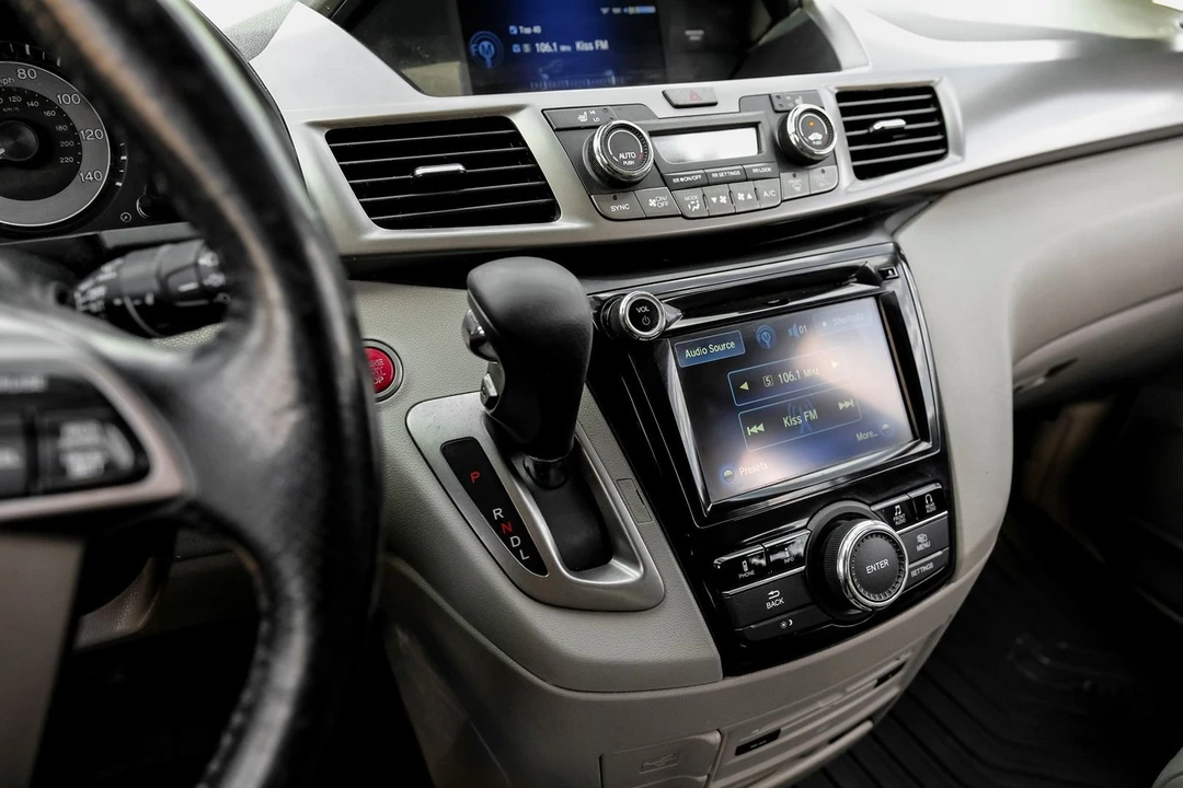 2016 Honda Odyssey - Image 16 of 21
