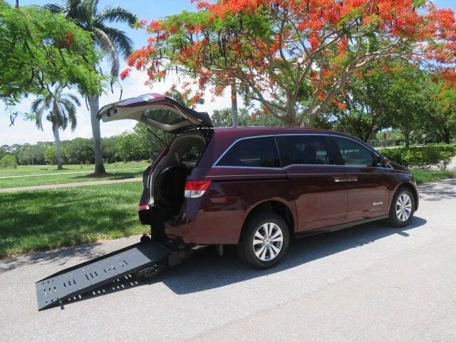 2016 Honda Odyssey - Image 3 of 12
