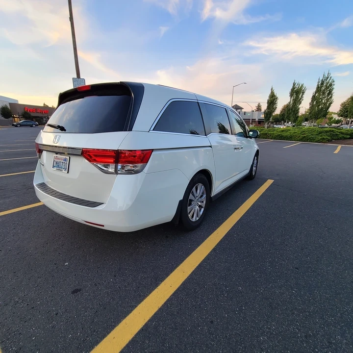 2016 Honda Odyssey - Image 2 of 8
