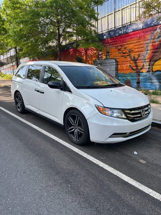 2016 Honda Odyssey - Image 2 of 15