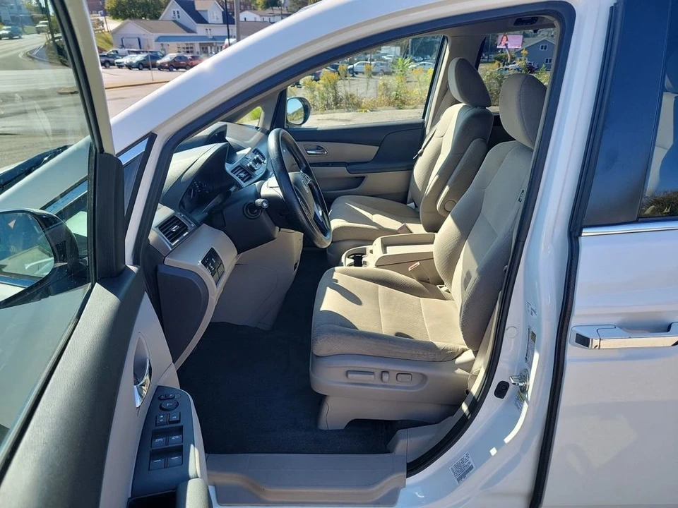 2016 Honda Odyssey - Image 8 of 12
