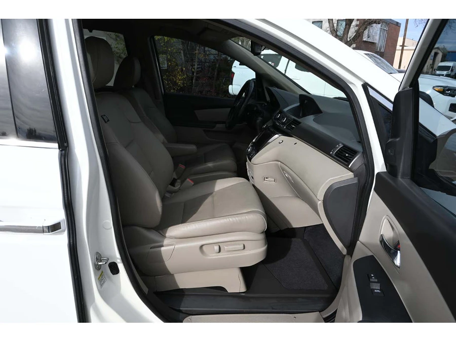 2016 Honda Odyssey - Image 15 of 21