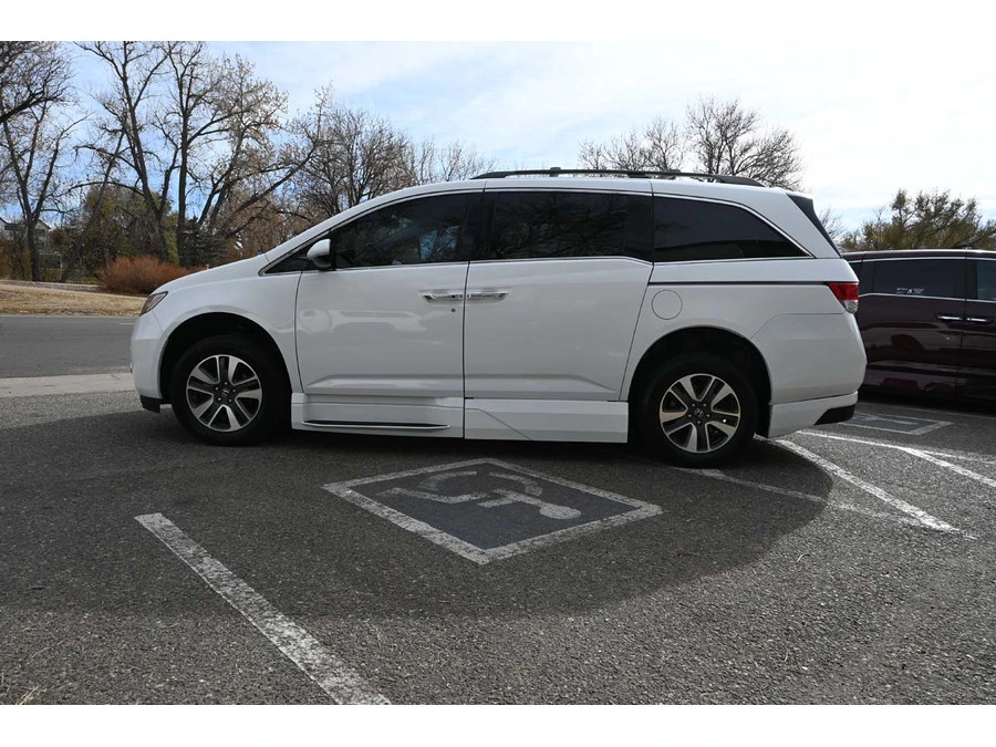 2016 Honda Odyssey - Image 9 of 21
