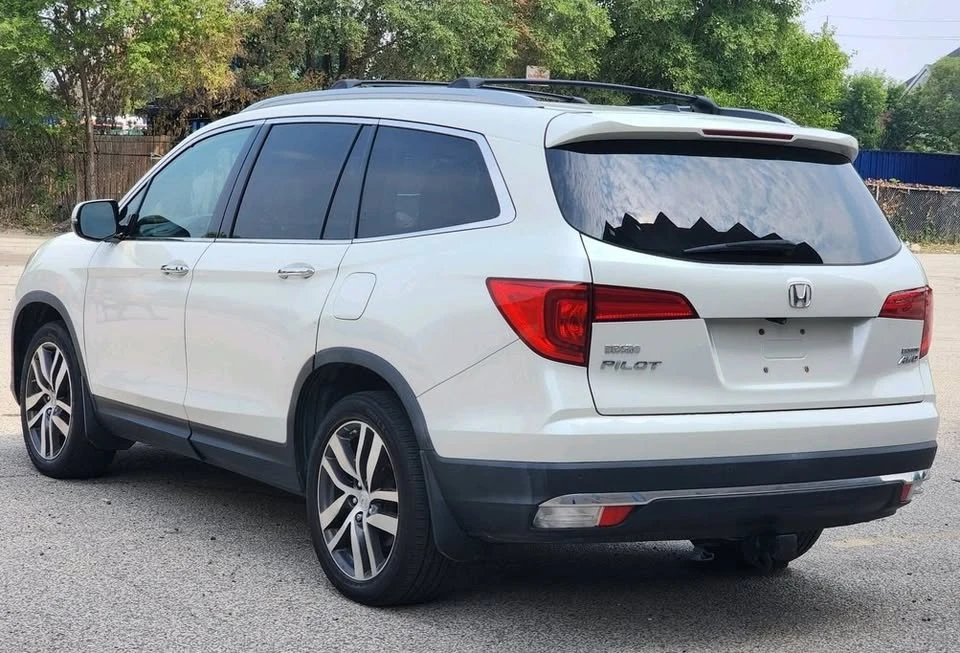 2016 Honda Pilot 3rd Gen - Image 3 of 4