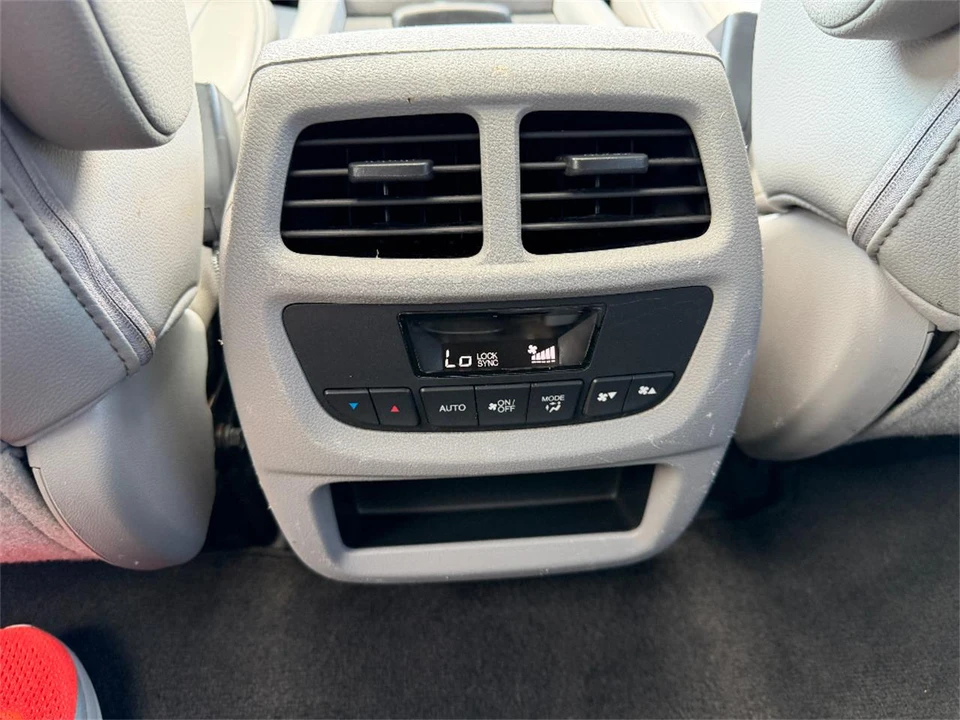 2016 Honda Pilot 3rd Gen - Image 23 of 31