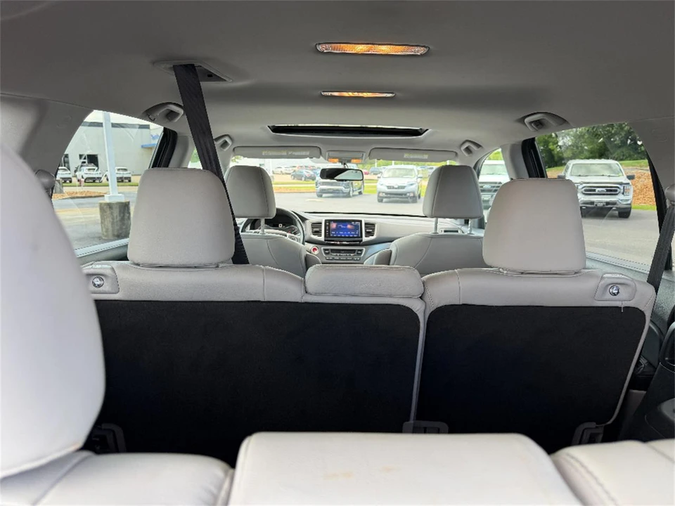 2016 Honda Pilot 3rd Gen - Image 15 of 31