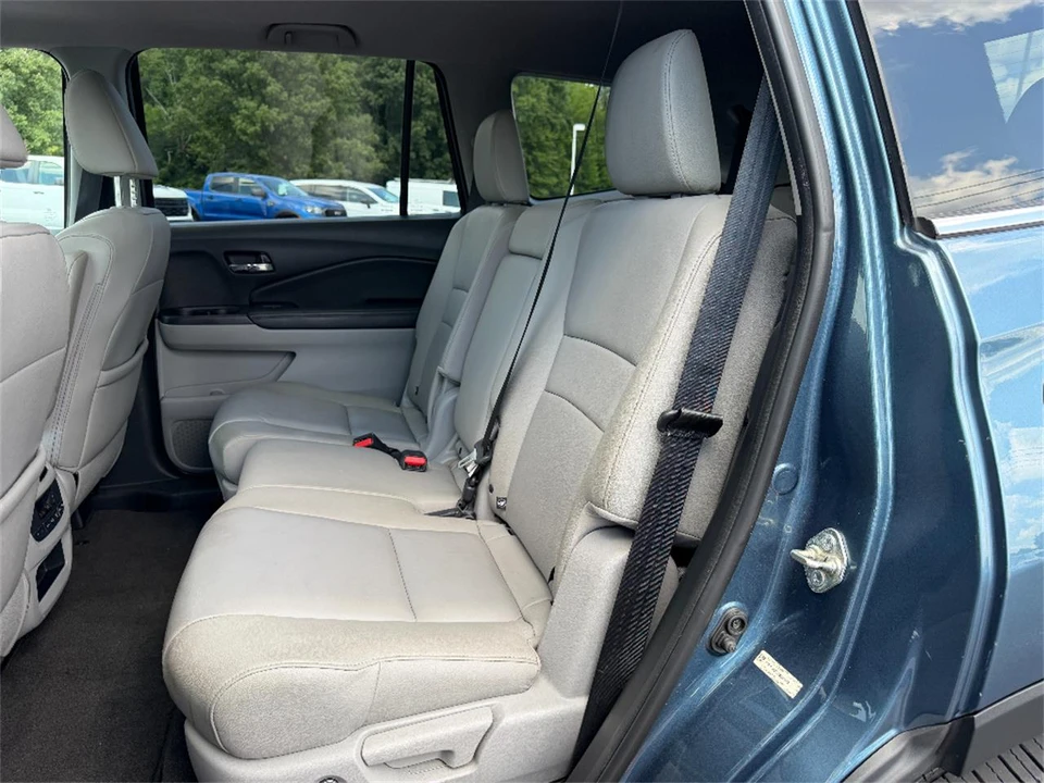 2016 Honda Pilot 3rd Gen - Image 19 of 31