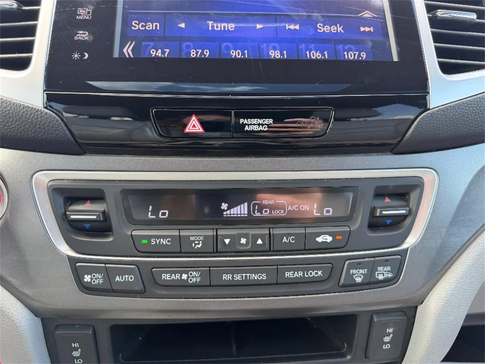 2016 Honda Pilot 3rd Gen - Image 28 of 31