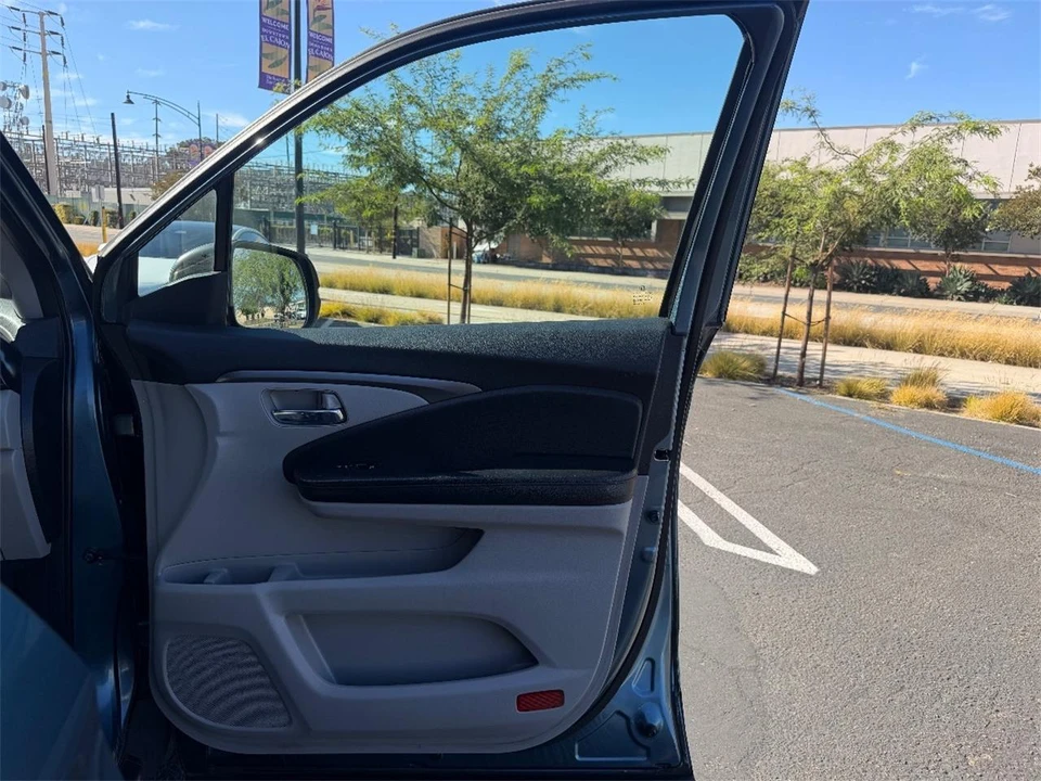 2016 Honda Pilot 3rd Gen - Image 21 of 23