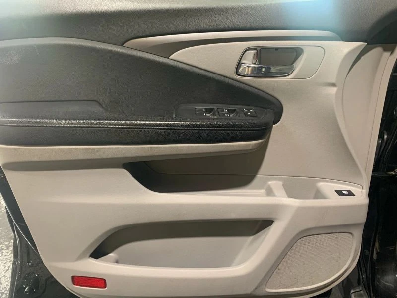 2016 Honda Pilot 3rd Gen - Image 10 of 12