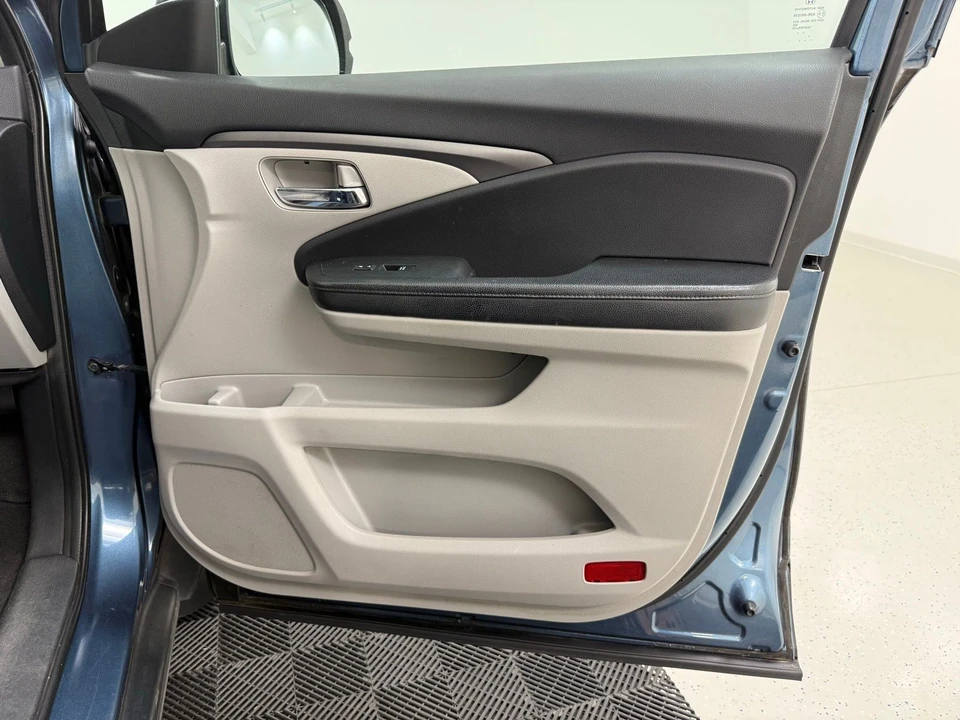 2016 Honda Pilot 3rd Gen - Image 27 of 28