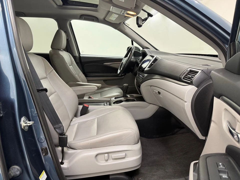 2016 Honda Pilot 3rd Gen - Image 25 of 28