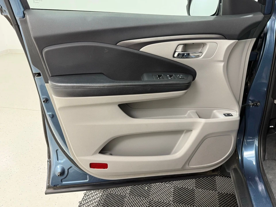 2016 Honda Pilot 3rd Gen - Image 10 of 28