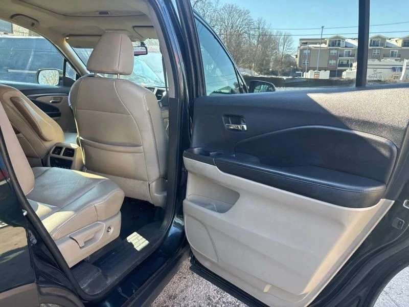 2016 Honda Pilot 3rd Gen - Image 9 of 12